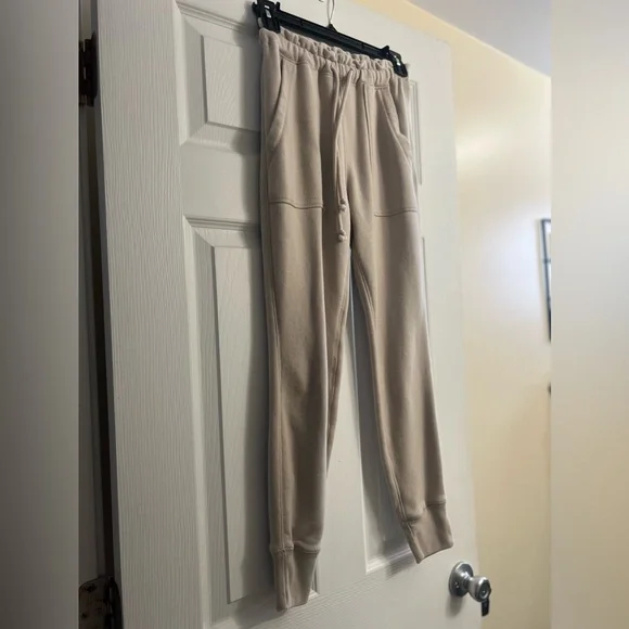 A&F Soft A&F collection Cloud Joggers Cream - Picture 5 of 9